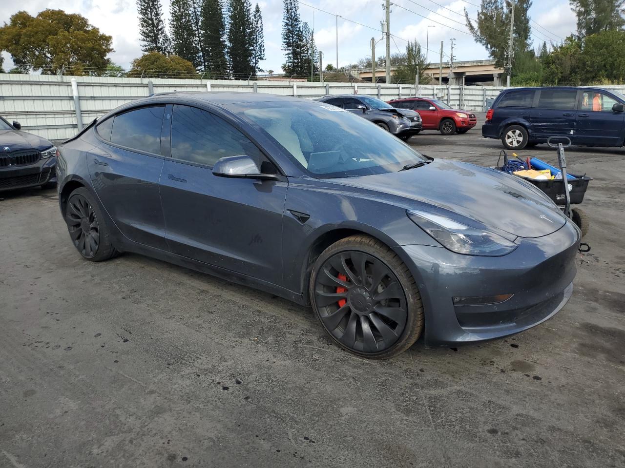2022 Tesla Model 3 - Image 4