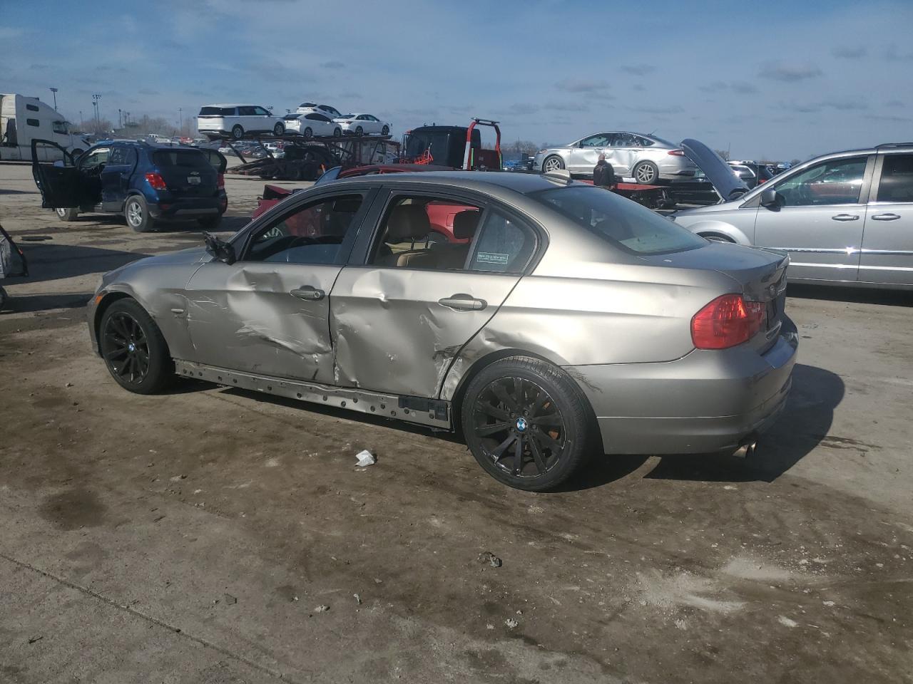2011 BMW 328 Xi - Image 2