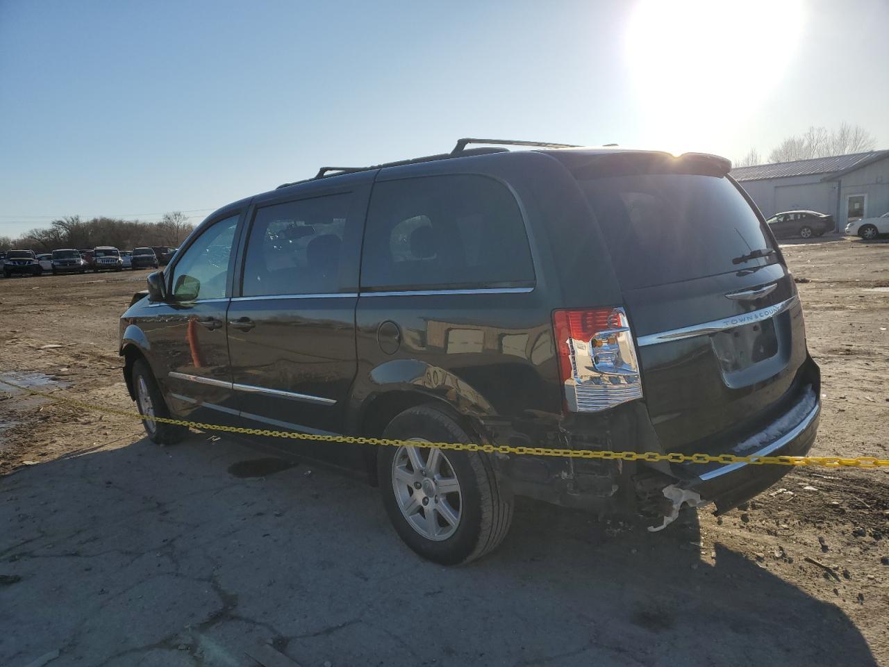 2013 Chrysler Town & Country Touring - Фото 2