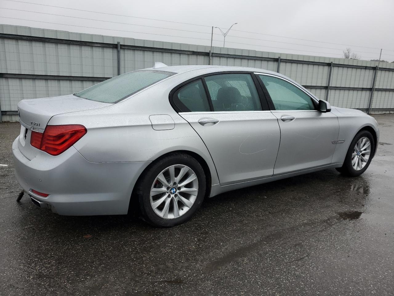 2012 BMW 750 Xi - Image 3
