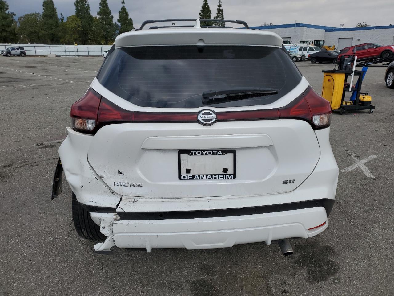 2021 Nissan Kicks Sr - Image 6