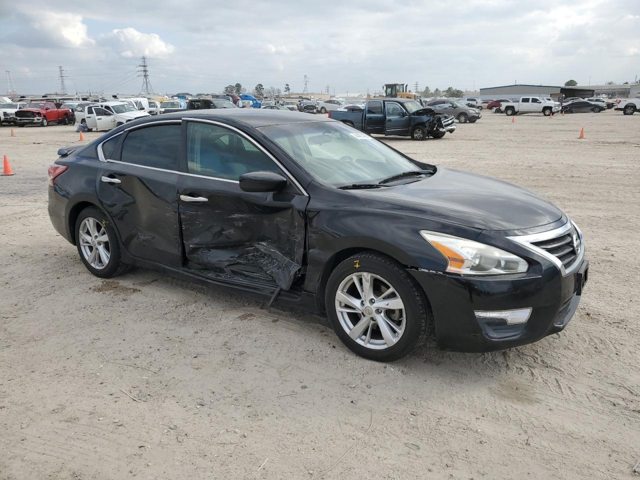 2013 Niss Altima 2.5 - Image 4