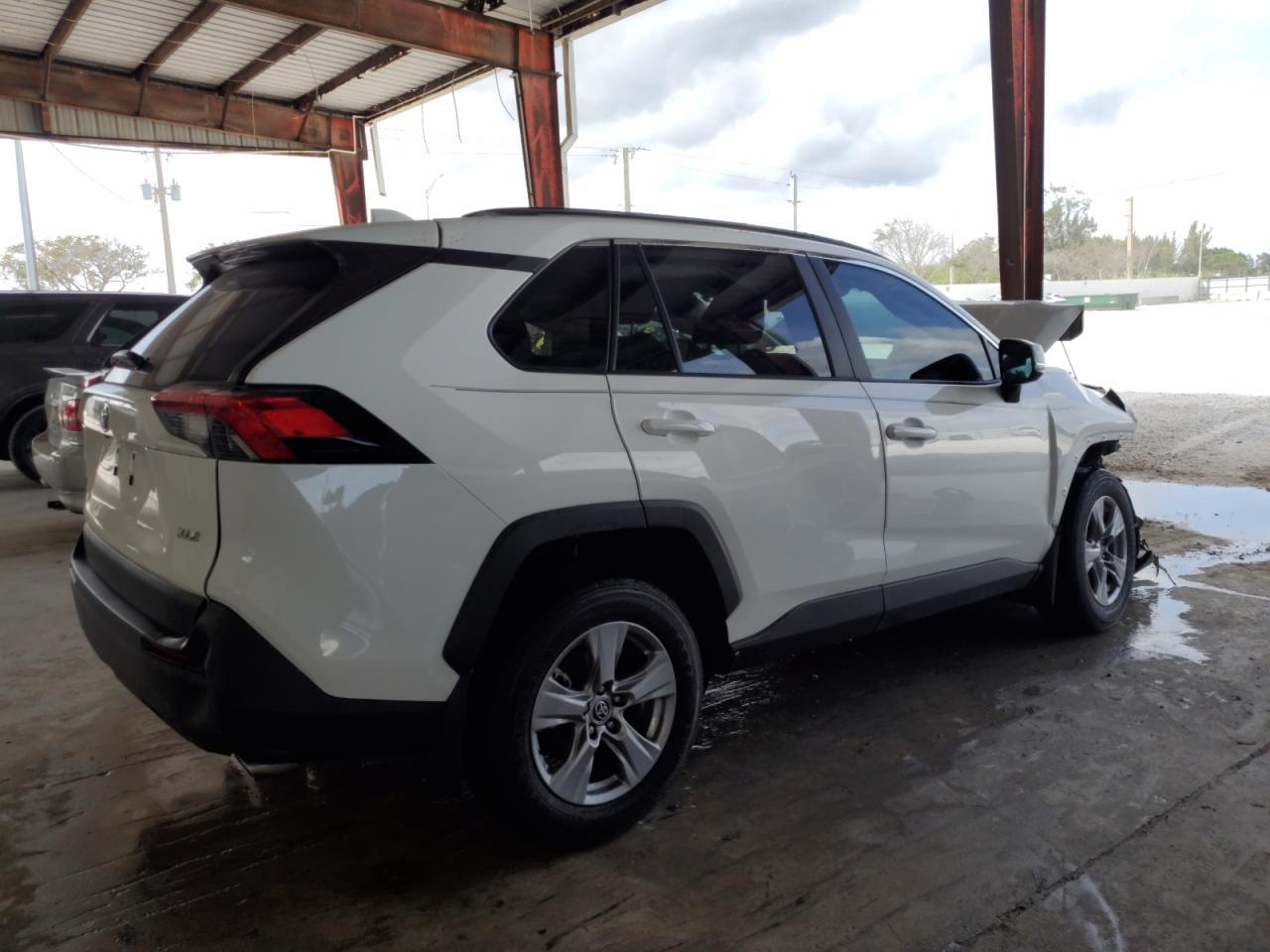 2024 Toyota Rav4 Xle - Фото 3