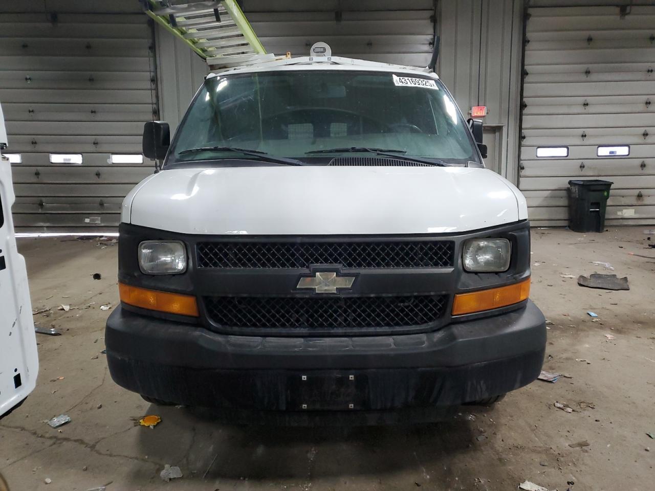 2013 Chevrolet Express G2500 - Image 5