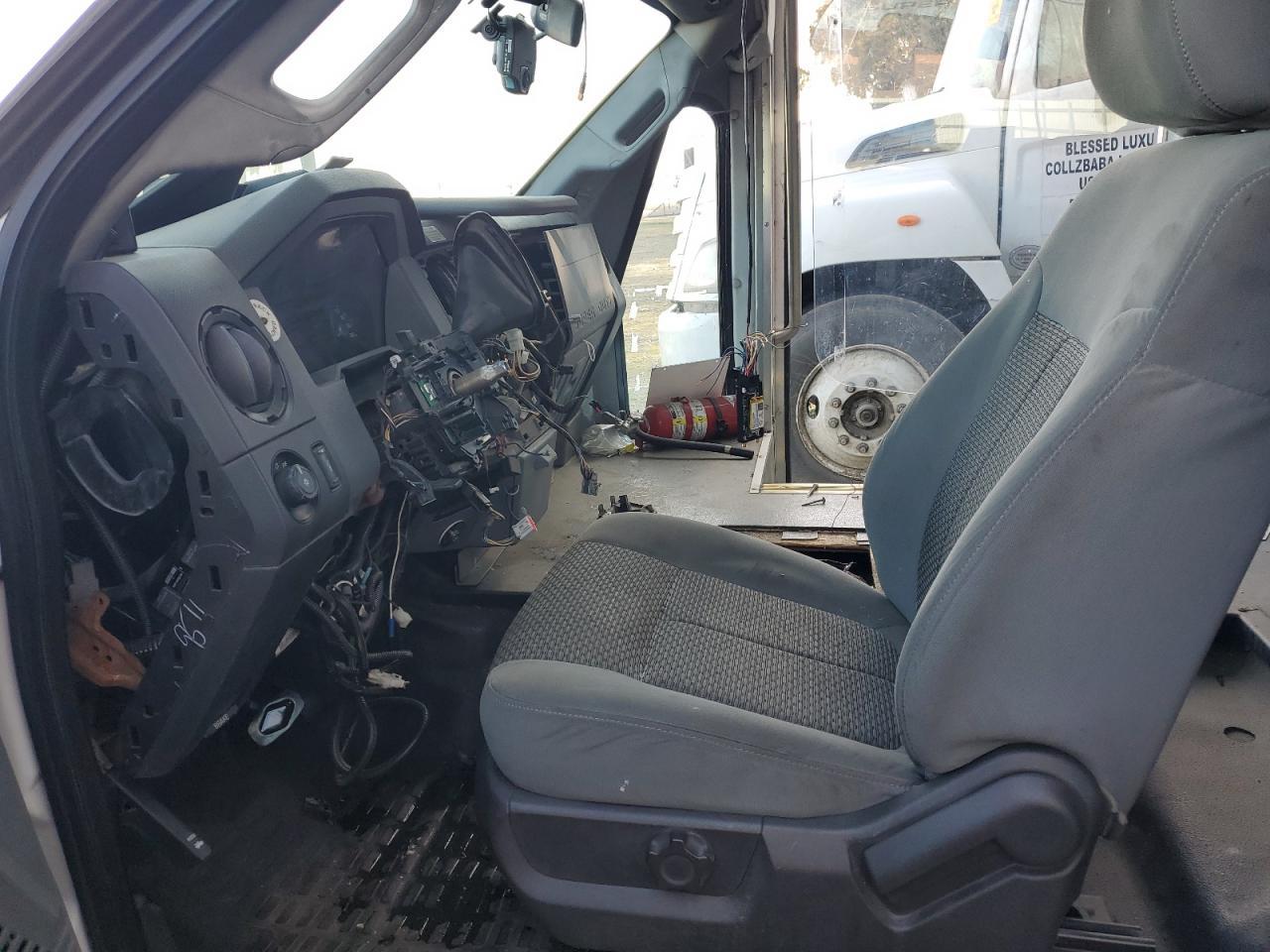 2014 Ford F550 Super Duty - Image 7