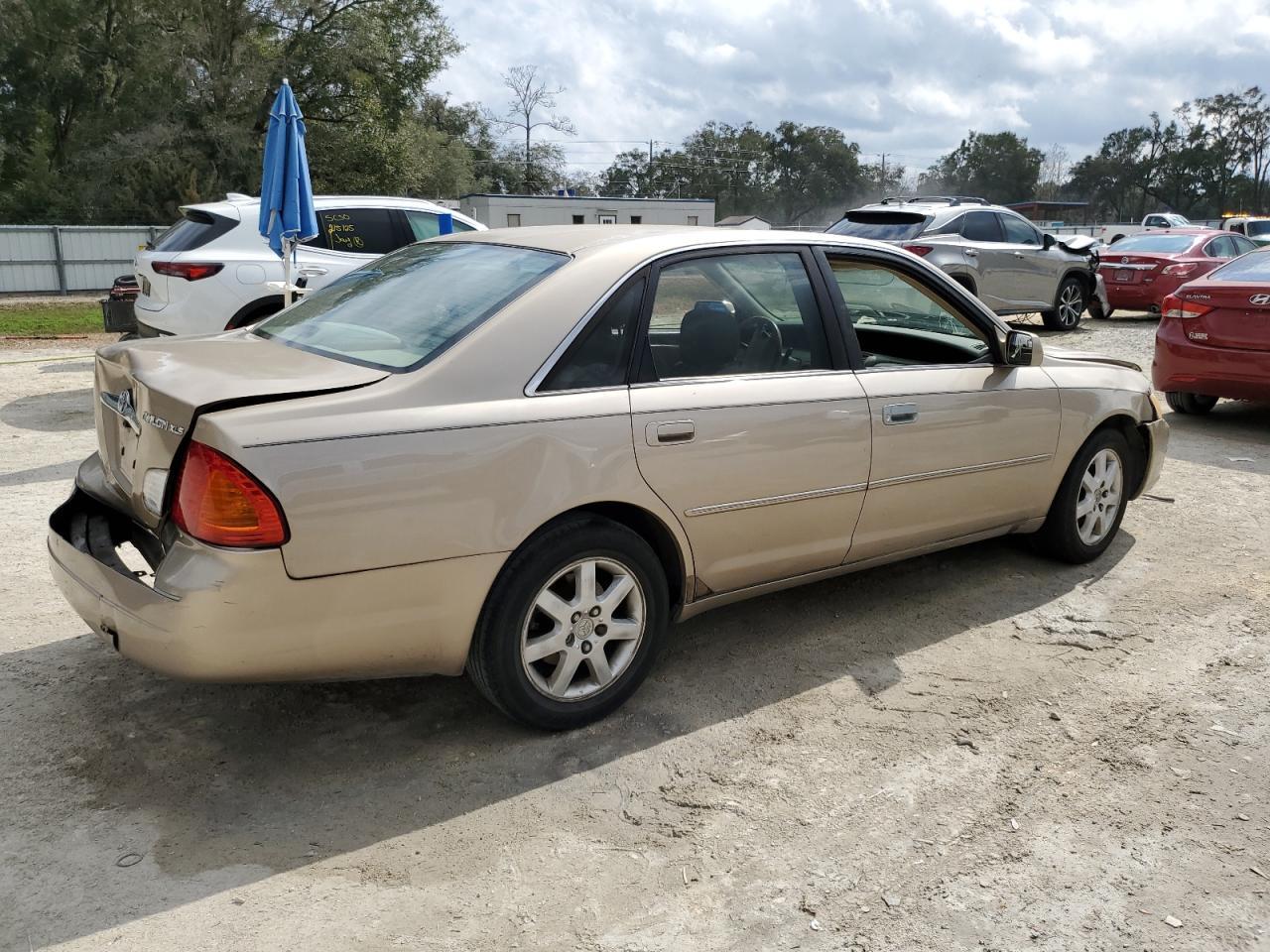 2001 Toyota Avalon Xls - Image 3