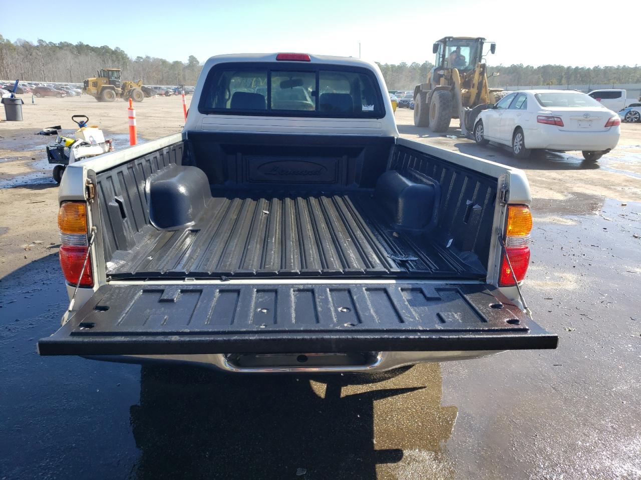 2004 Toyota Tacoma Xtracab - Image 6
