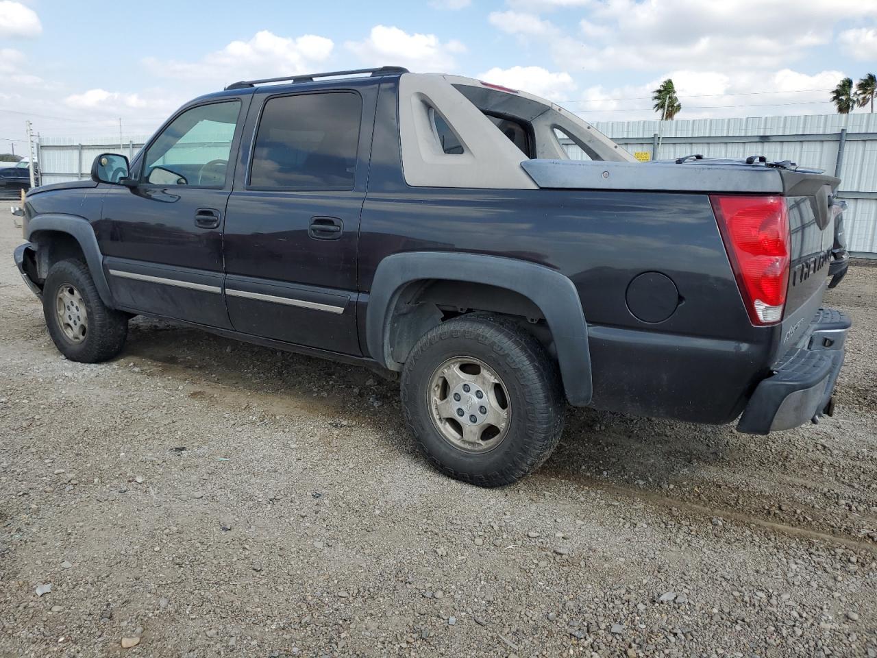 2005 Chevrolet Avalanche C1500 - Image 2