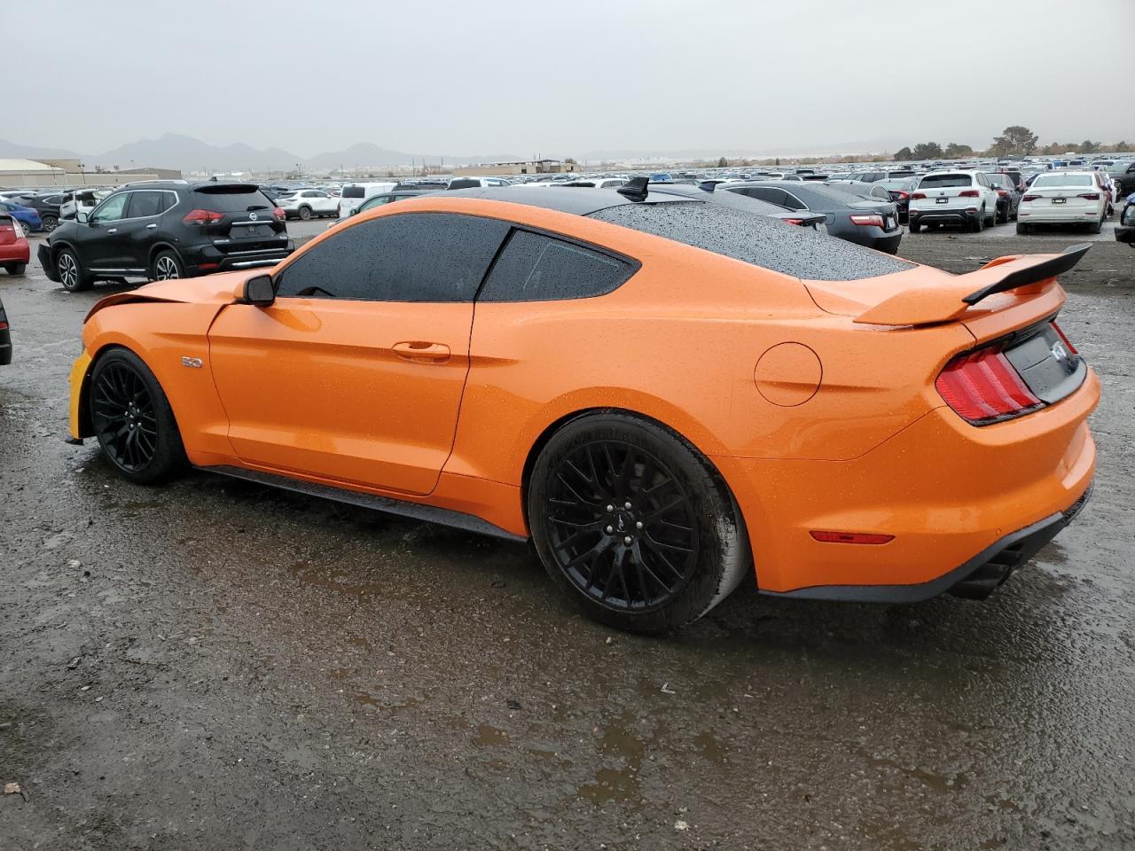 2021 Ford Mustang Gt - Фото 2