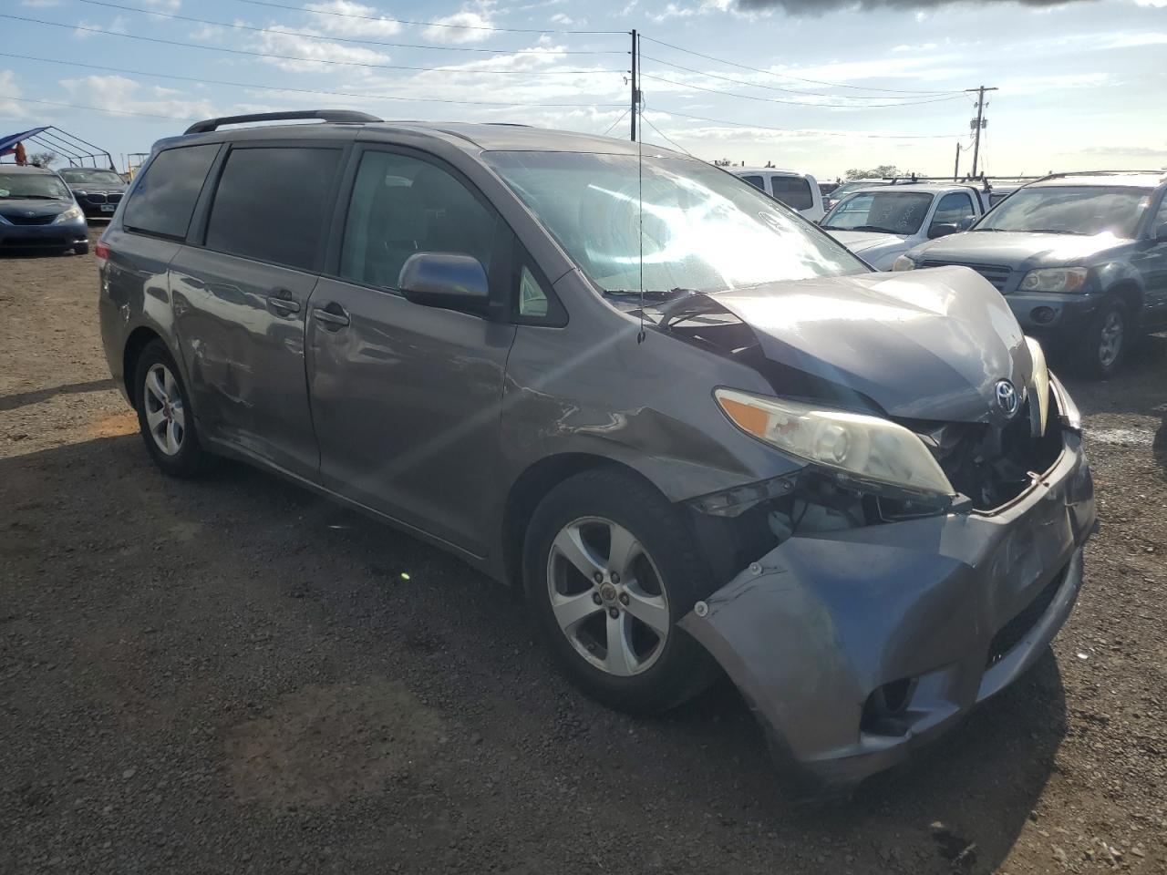 2011 Toyota Sienna Le - Фото 4