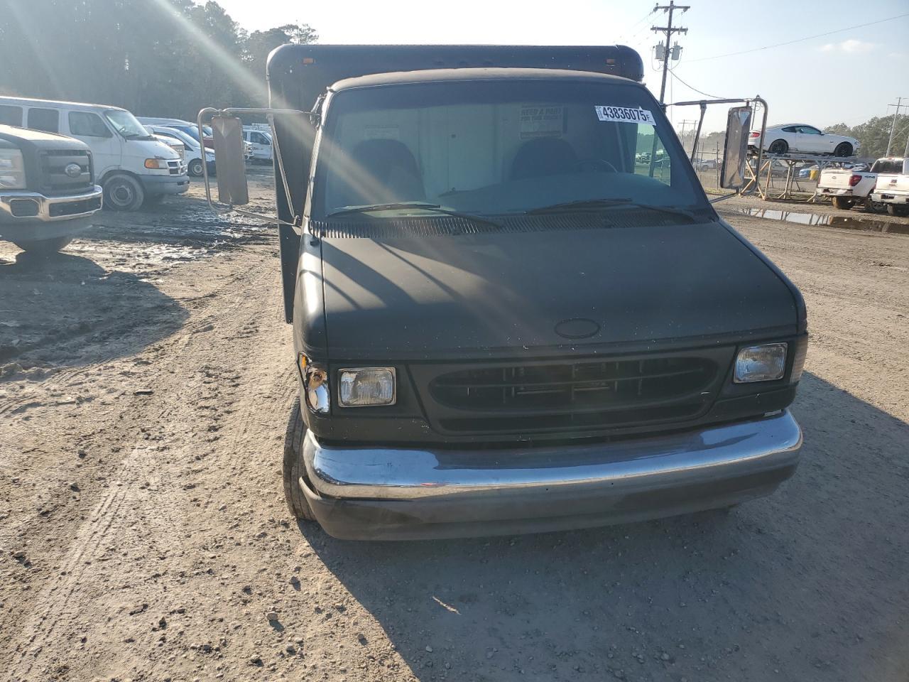 2000 Ford Econoline E350 Super Duty Cutaway Van - Фото 5