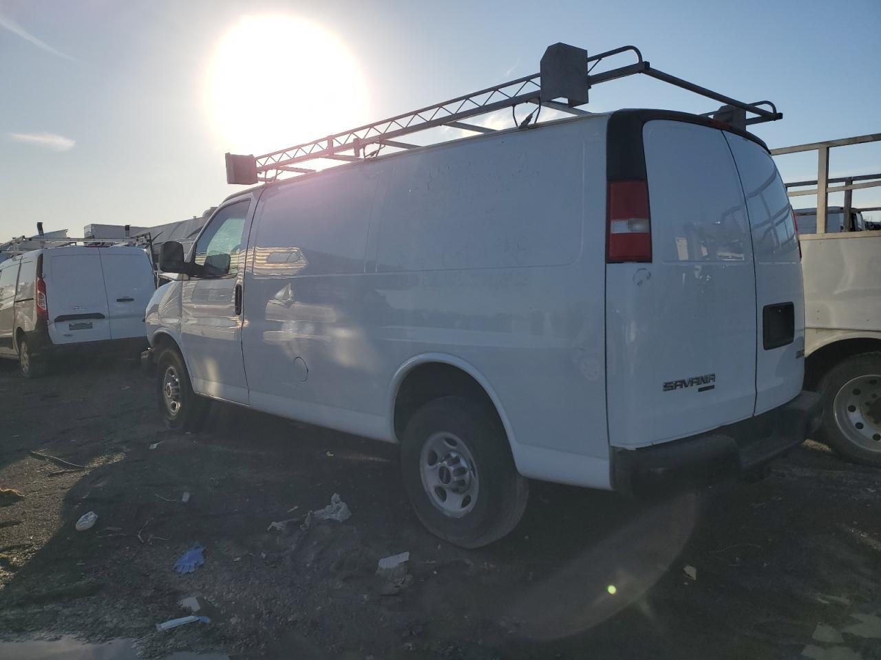2014 GMC Savana G3500 - Фото 2
