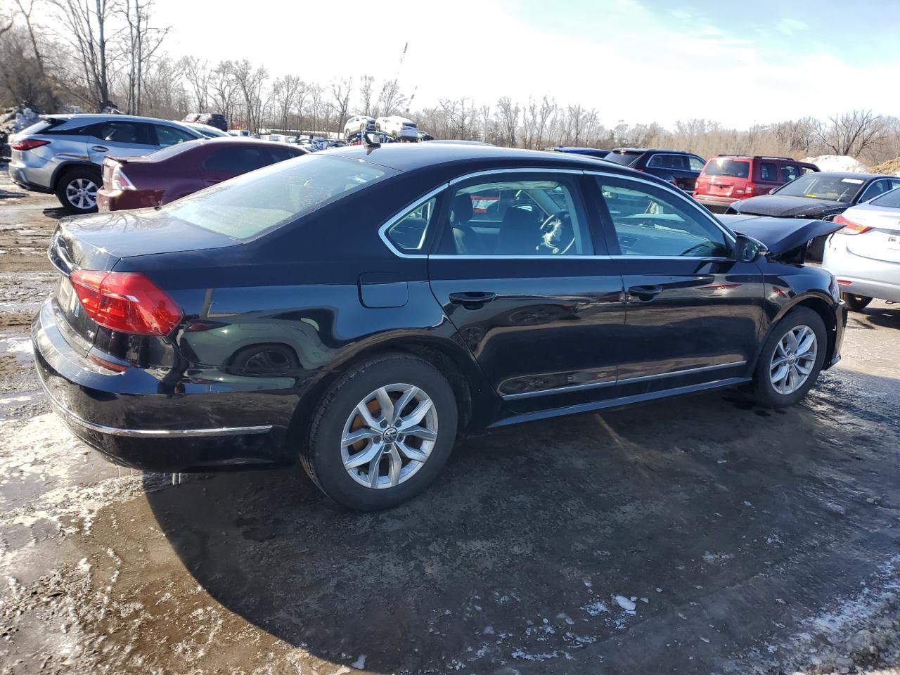 2016 Volkswagen Passat S - Фото 3