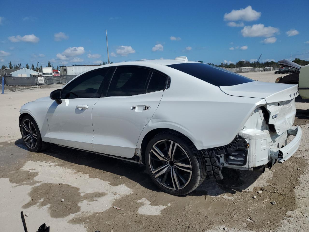 2020 Volvo S60 T5 R-Design - Фото 2