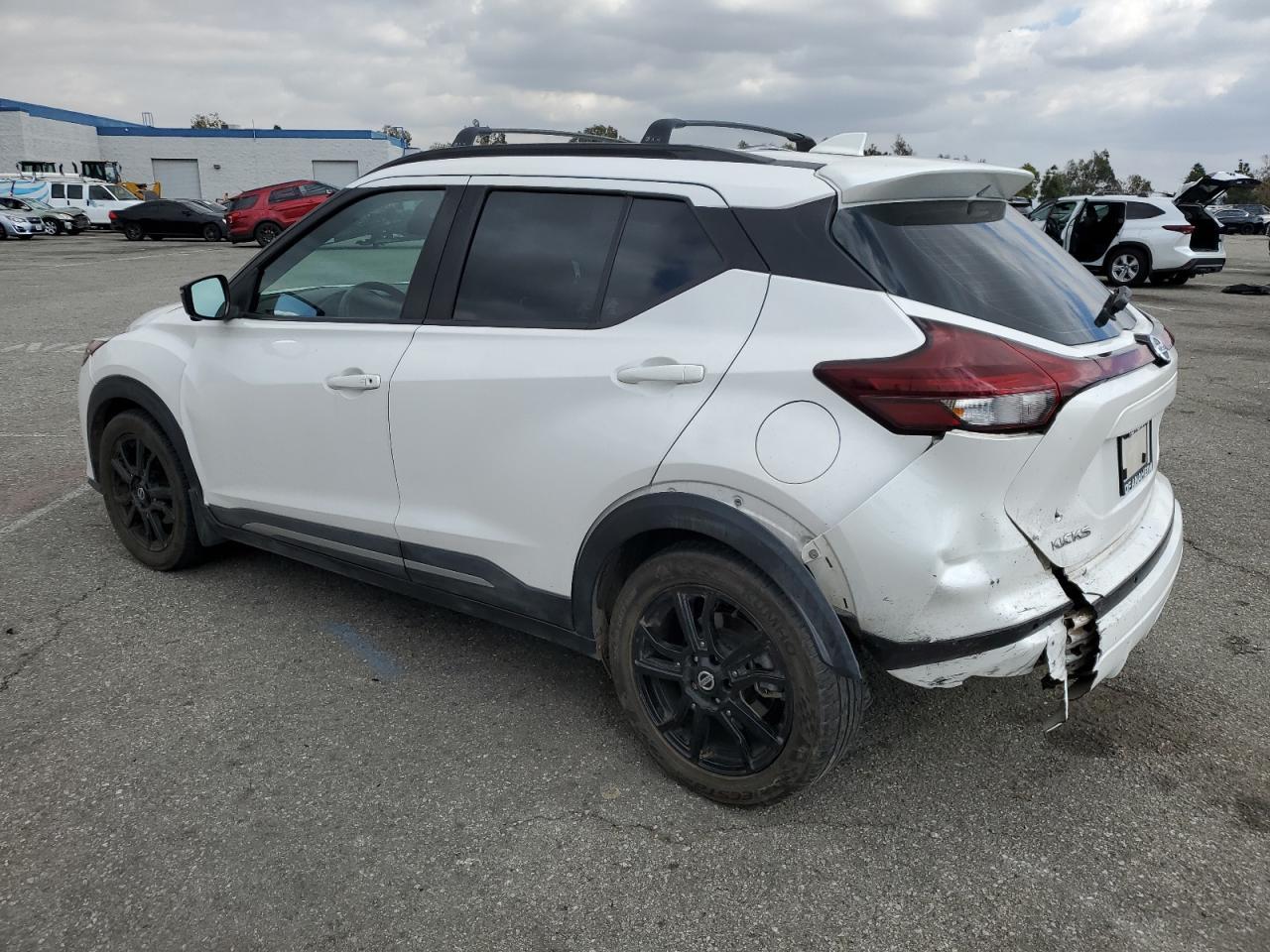 2021 Nissan Kicks Sr - Image 2