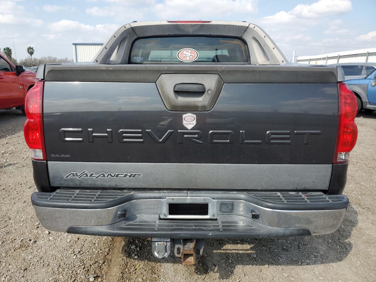 2005 Chevrolet Avalanche C1500 - Image 6
