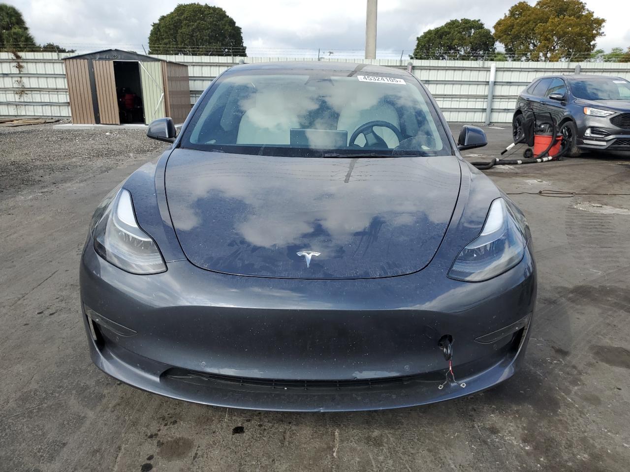 2022 Tesla Model 3 - Image 5