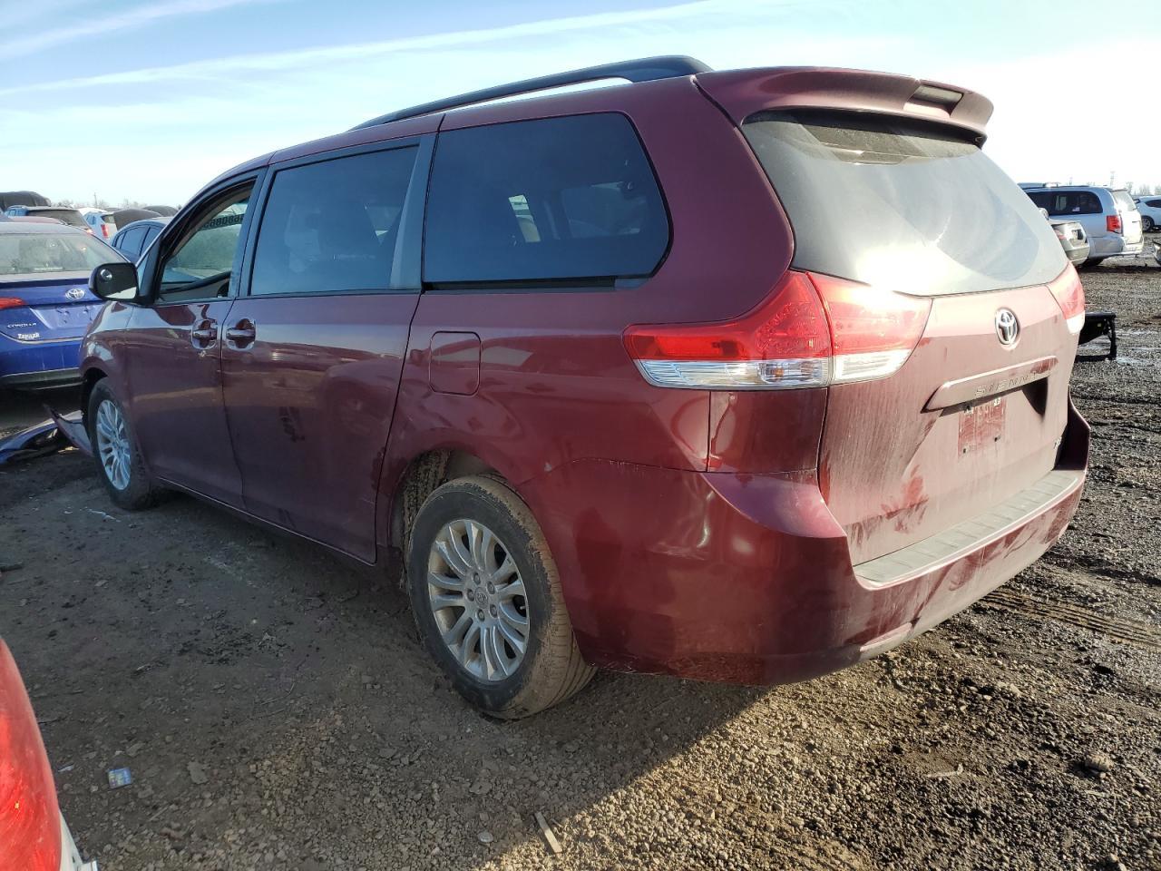 2012 Toyota Sienna Xle - Фото 2