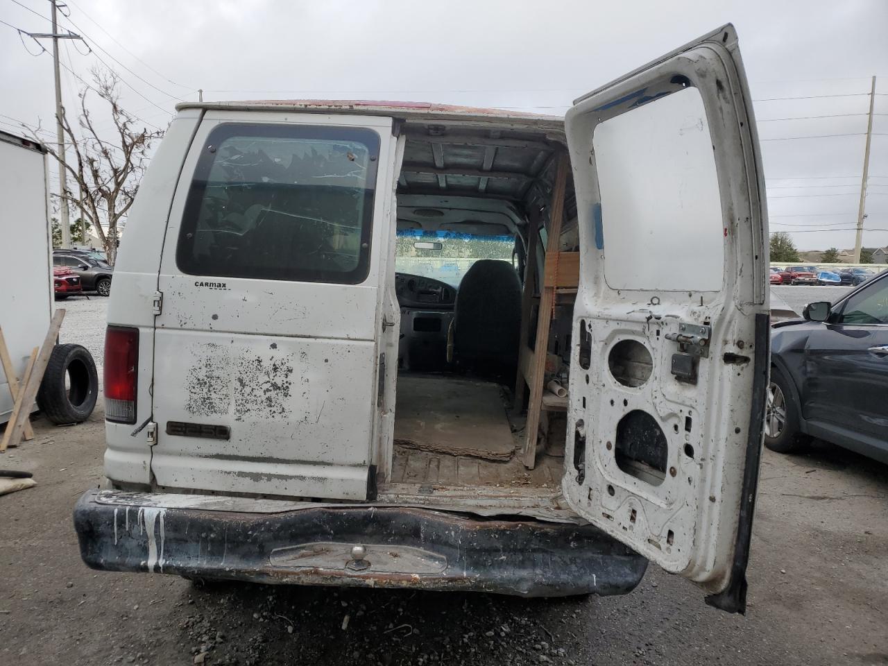 2003 Ford Econoline Cargo E-25 - Image 6