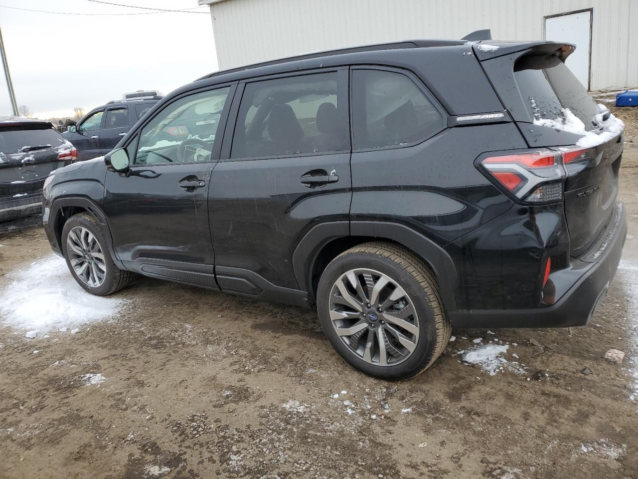 2025 Subaru Forester Touring - Фото 2