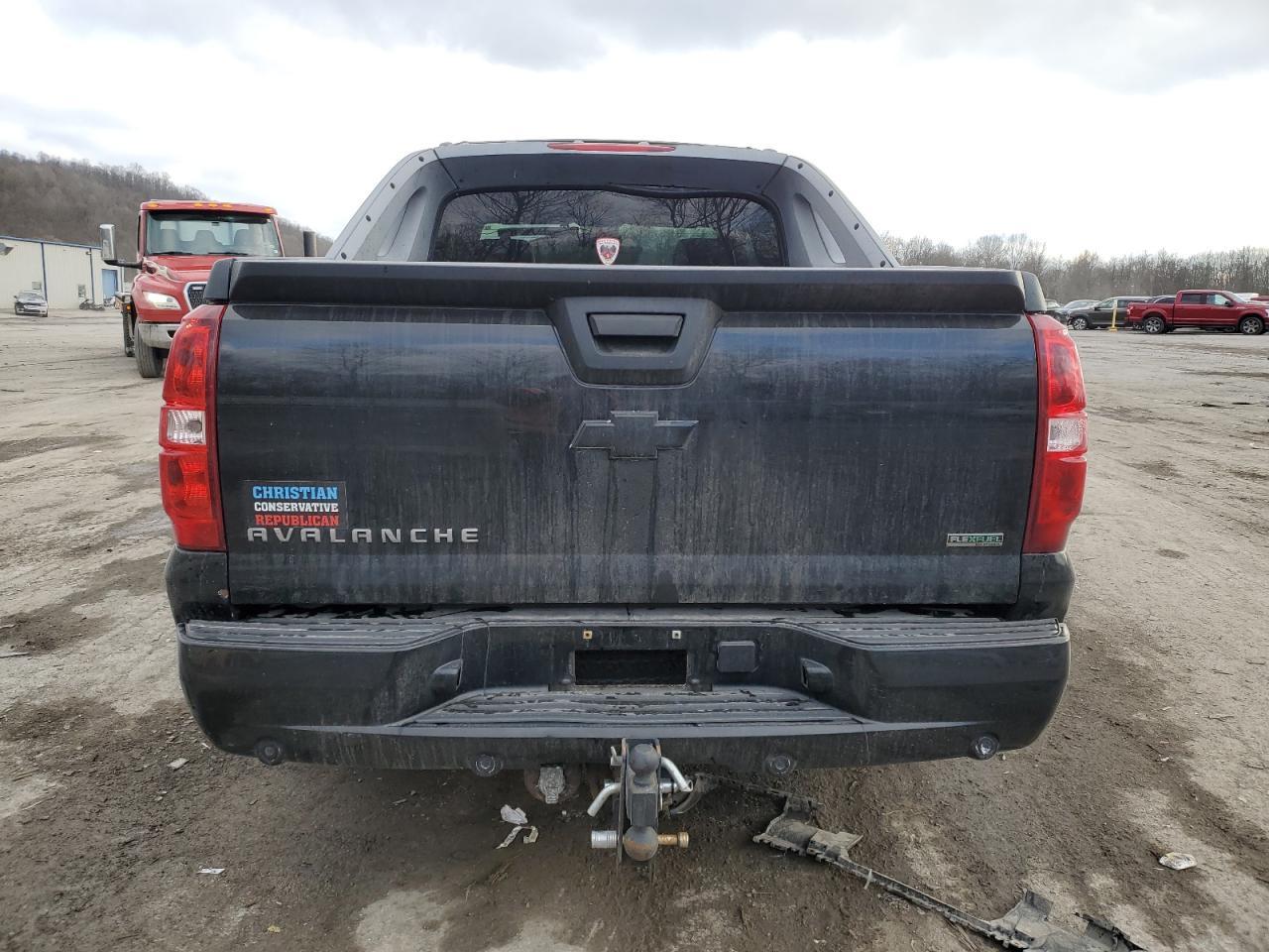 2011 Chevrolet Avalanche Lt - Image 6