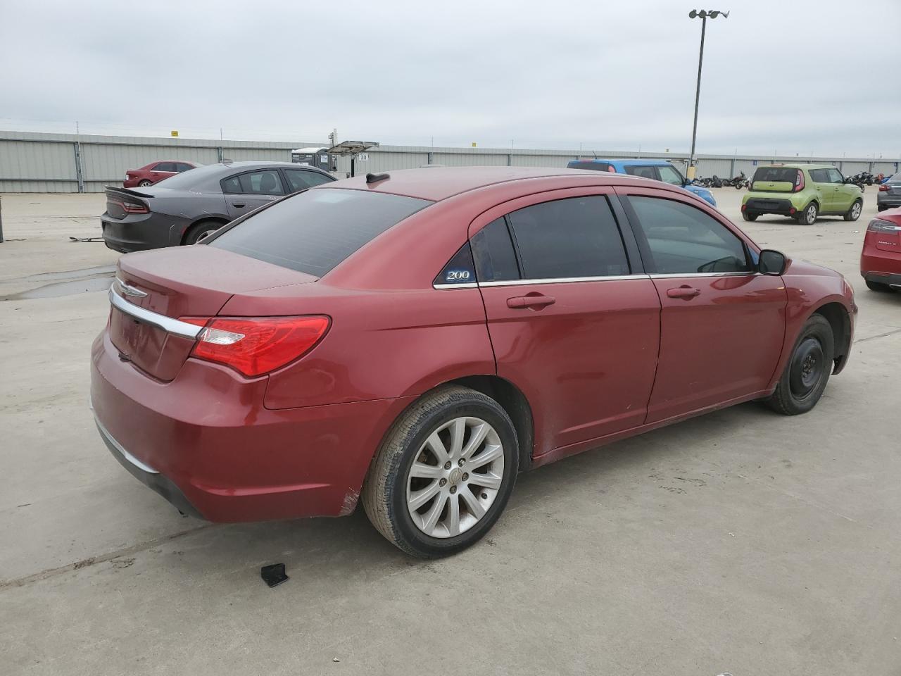 2013 Chrysler 200 Touring - Фото 3