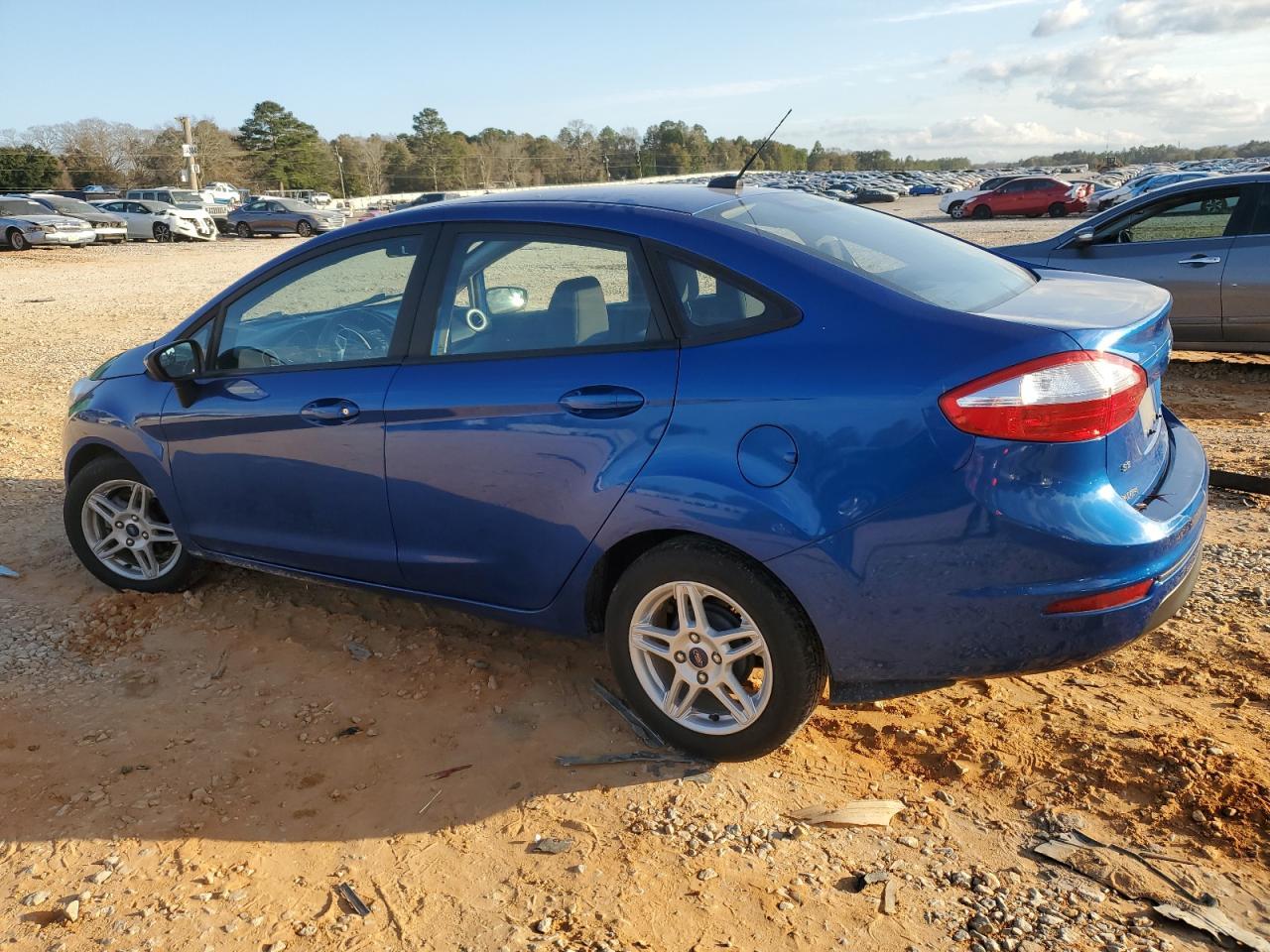 2018 Ford Fiesta Se - Image 2