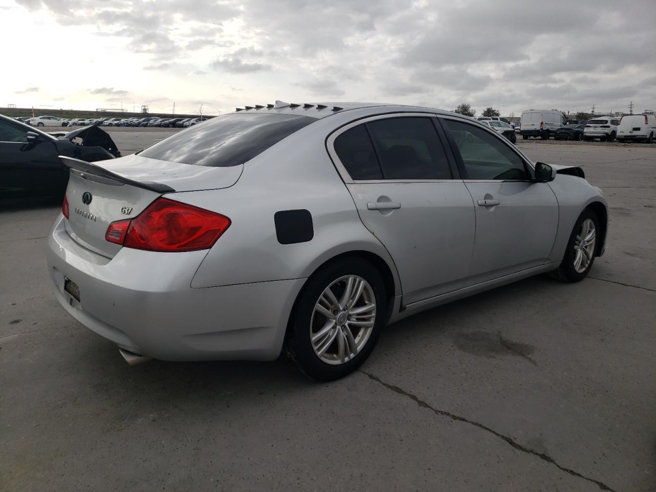 2013 Infiniti G37 Base - Image 3