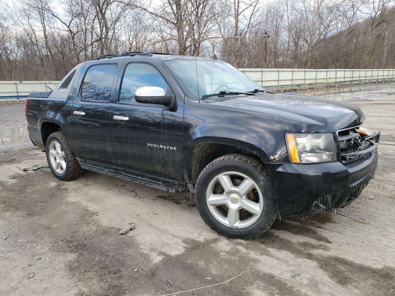 2011 Chevrolet Avalanche Lt - Image 4