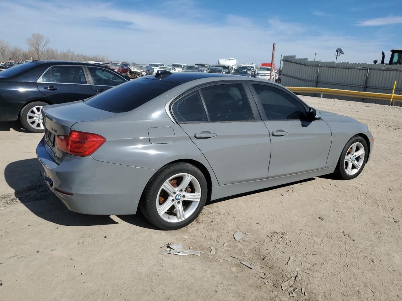 2015 BMW 320 I xDrive - Фото 3