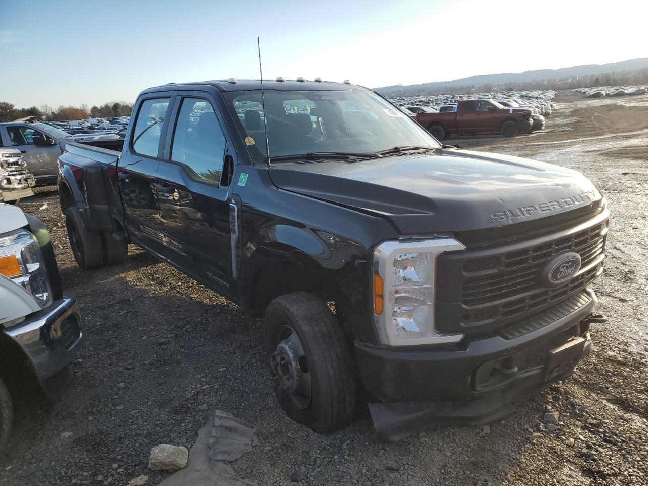 2023 Ford F350 Super Duty - Фото 4