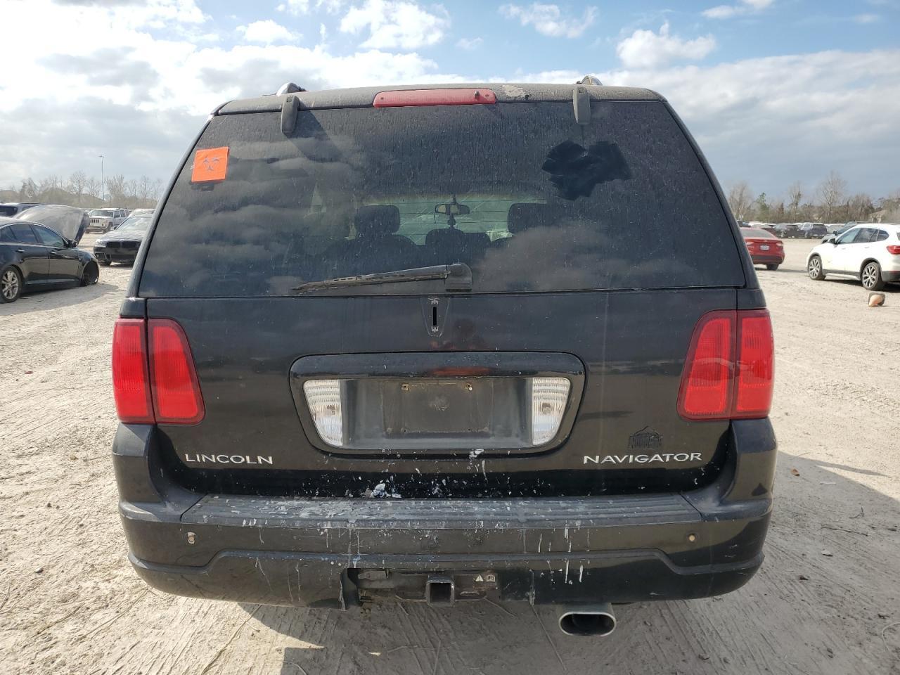 2004 Lincoln Navigator - Image 6