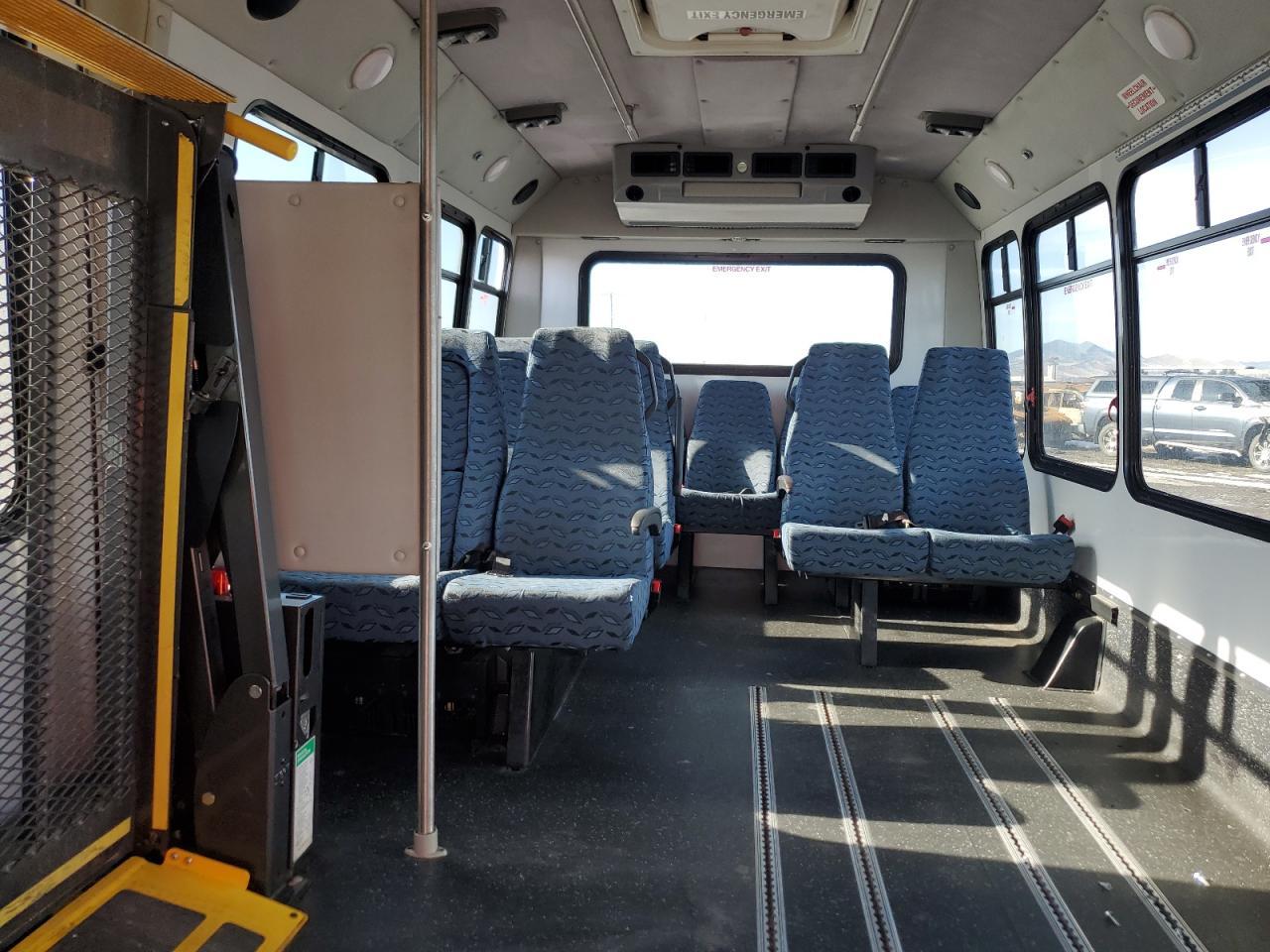 2019 Ford Econoline E450 Super Duty Cutaway Van - Фото 6