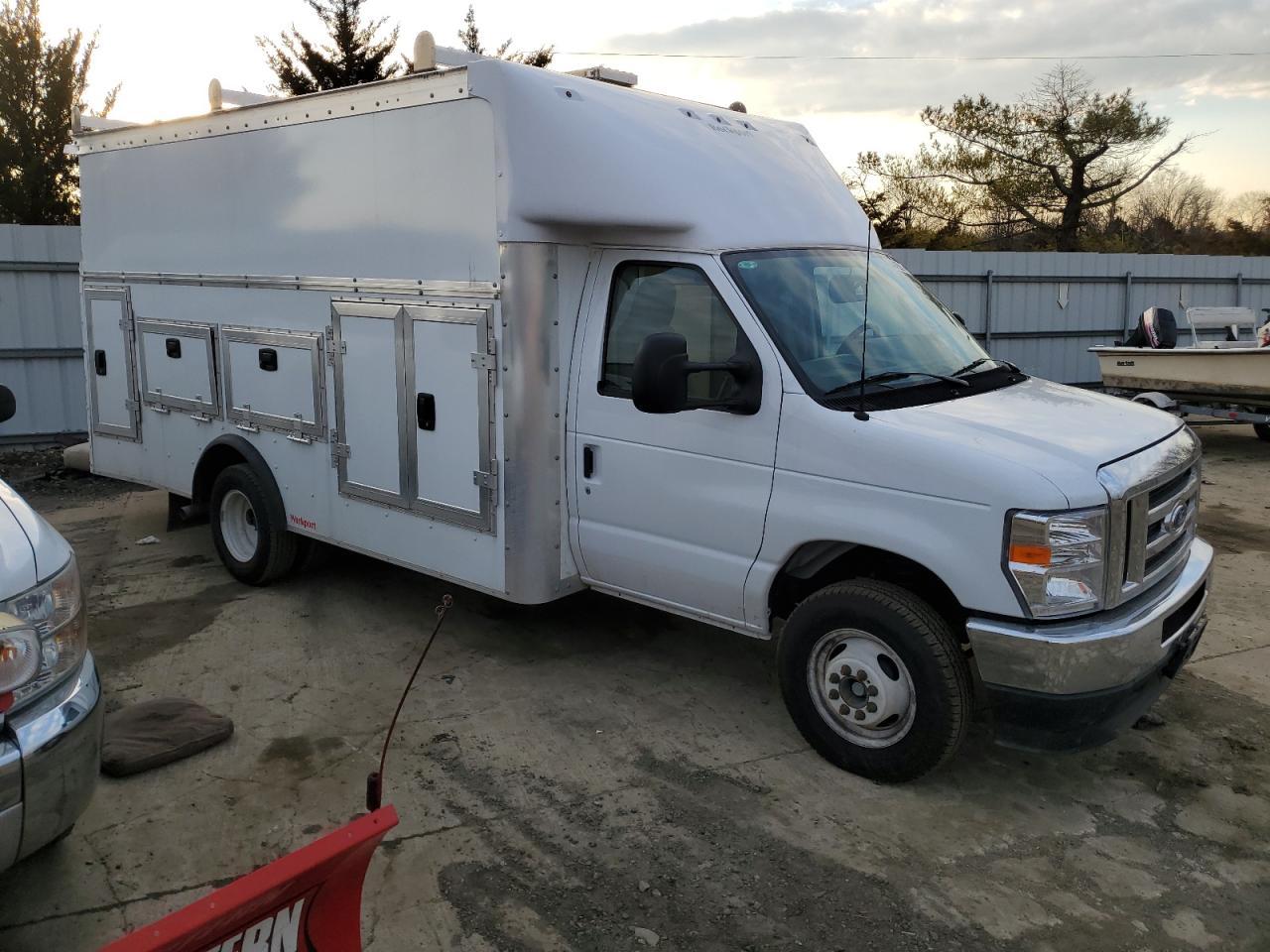 2025 Ford Econoline E450 Super Duty Cutaway Van - Image 4