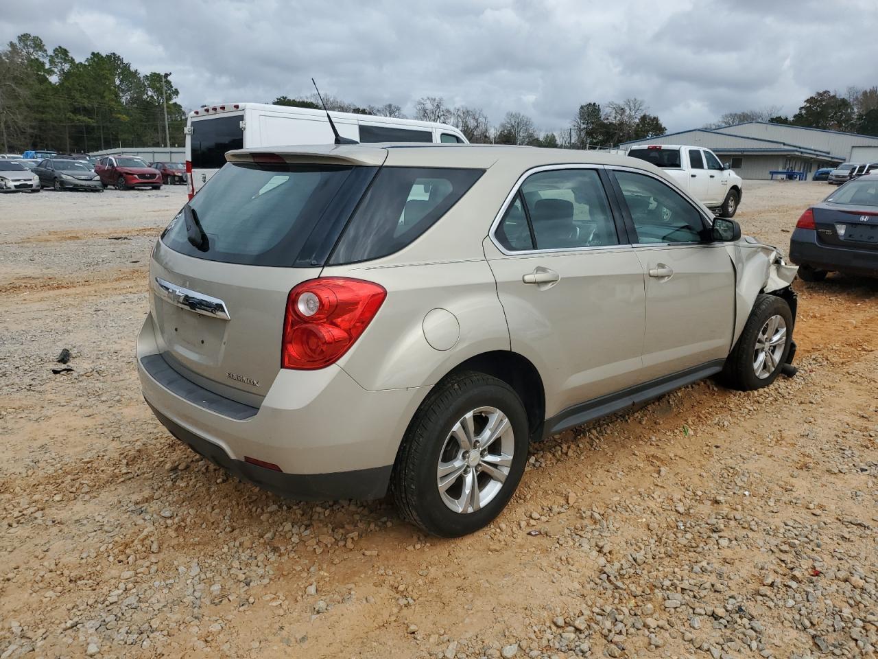 2011 Chevrolet Equinox Ls - Image 3