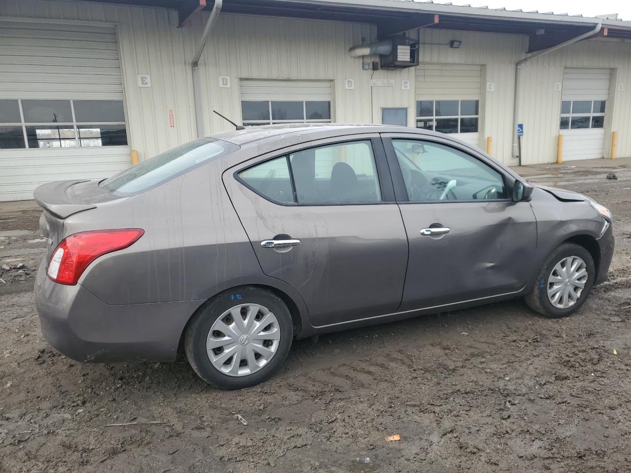 2015 Nissan Versa S - Image 3