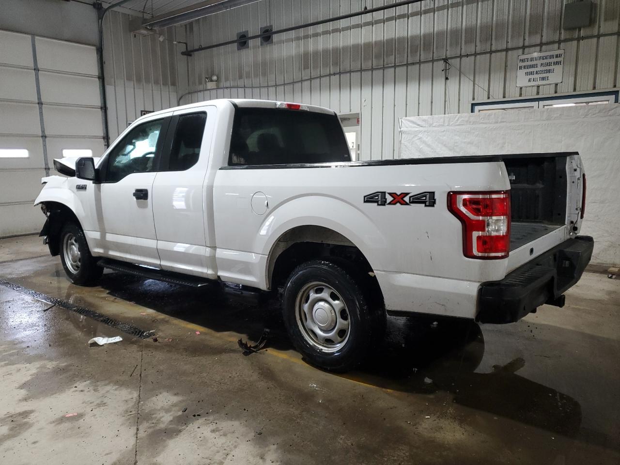 2018 Ford F150 Super Cab - Фото 2