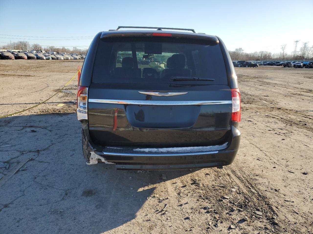 2013 Chrysler Town & Country Touring - Фото 6