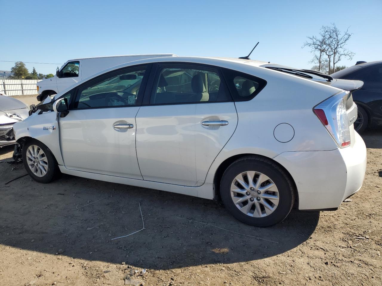 2013 Toyota Prius Plug-In - Фото 2