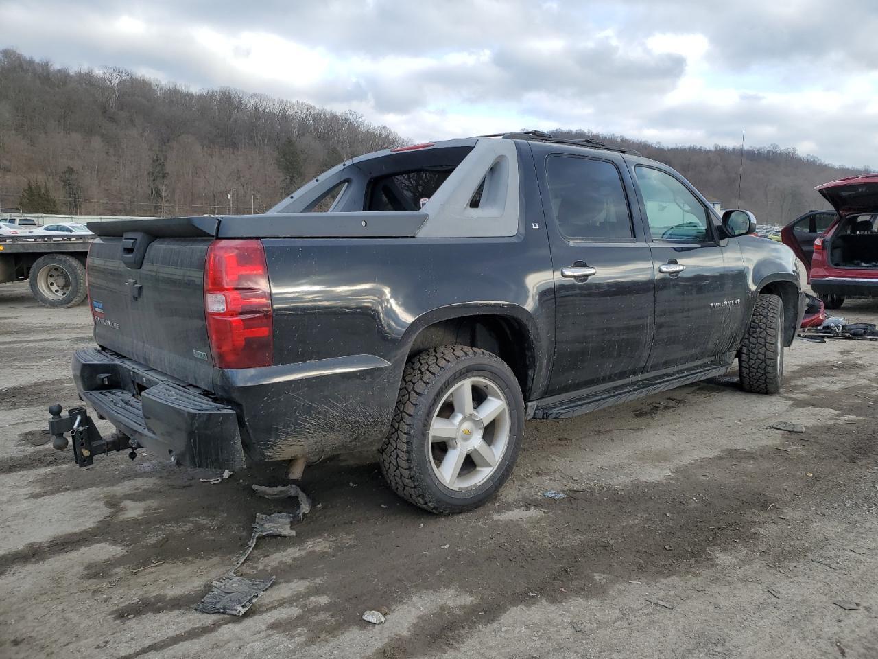 2011 Chevrolet Avalanche Lt - Image 3