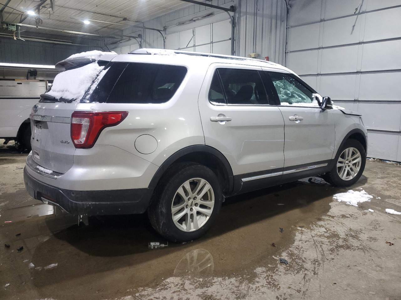 2018 Ford Explorer Xlt - Фото 3