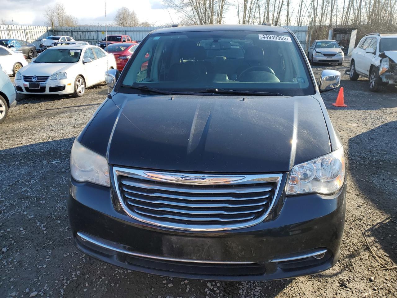 2012 Chrysler Town & Country Touring L - Фото 5