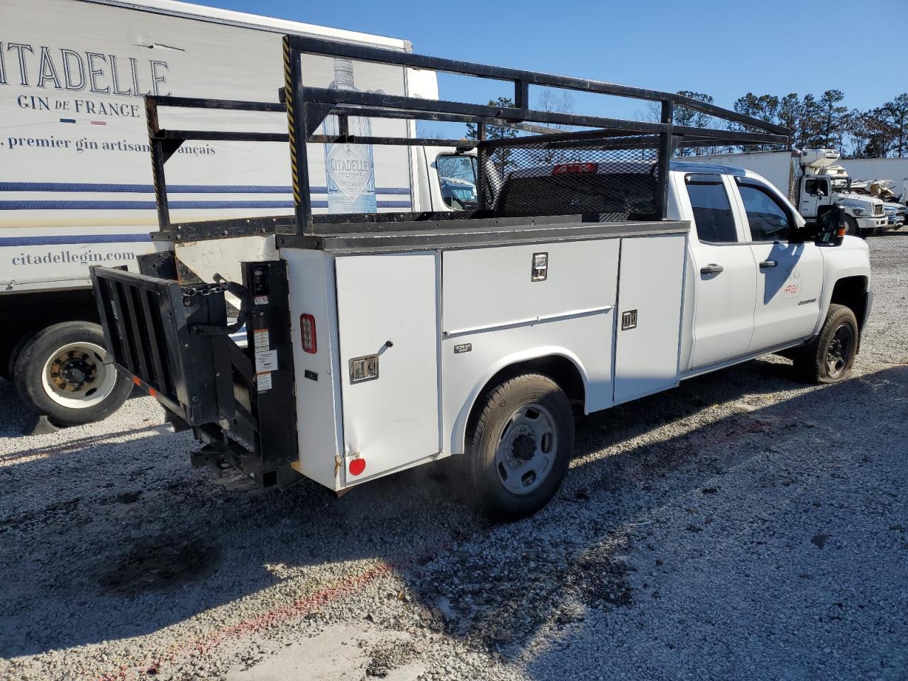 2019 Chevrolet Silverado C2500 Heavy Duty - Image 3