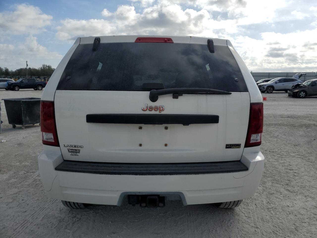 2007 Jeep Grand Cherokee Laredo - Image 6