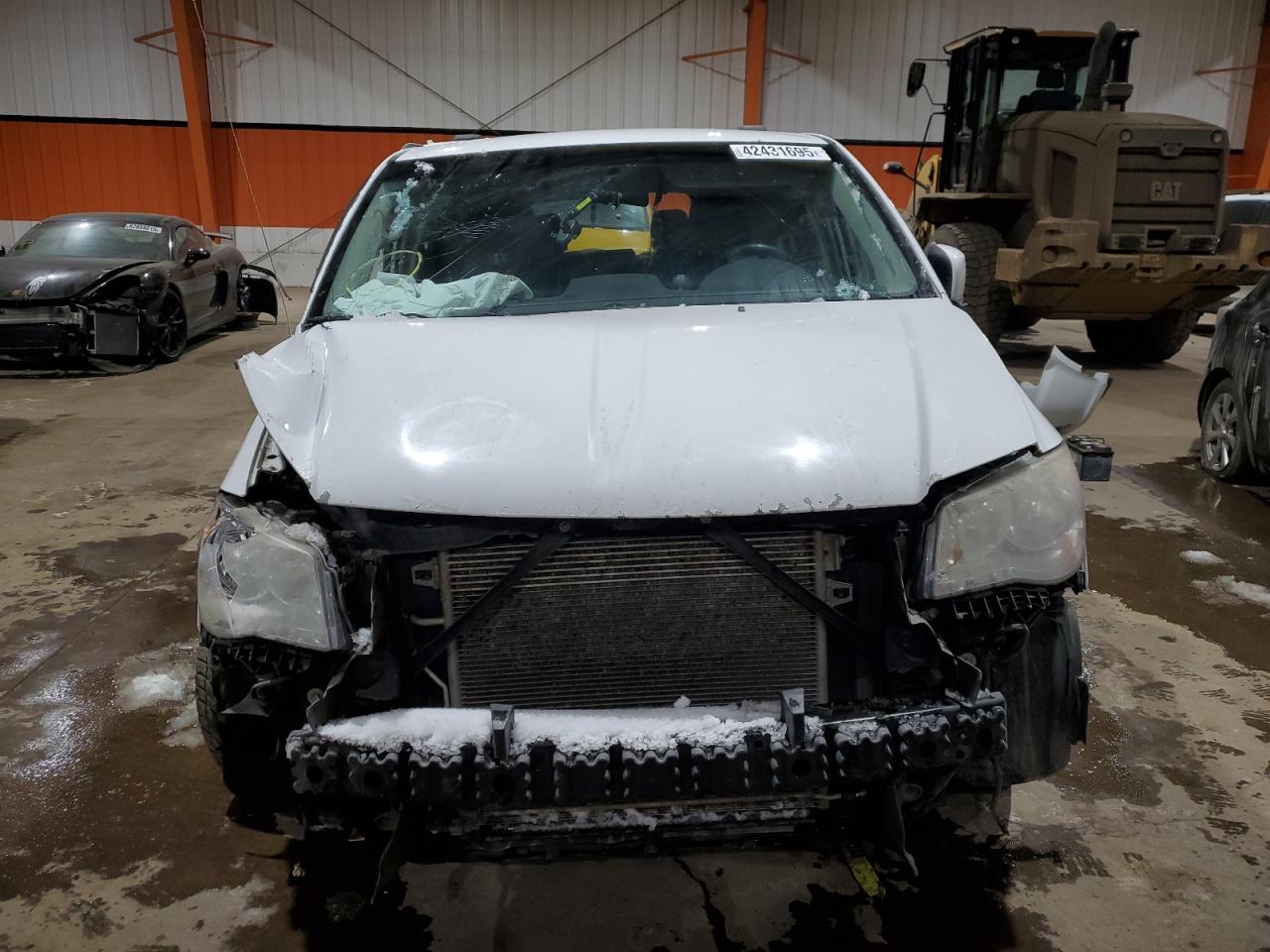 2014 Chrysler Town & Country Touring L - Image 5