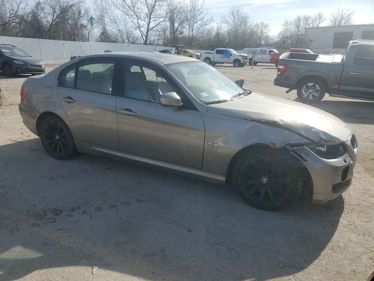 2011 BMW 328 Xi - Image 4