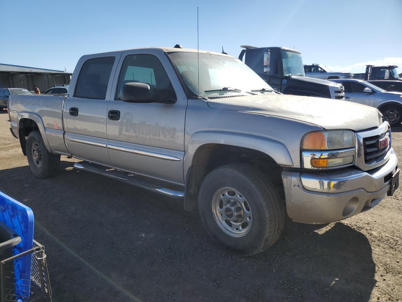2005 GMC Sierra K1500 Heavy Duty - Image 4