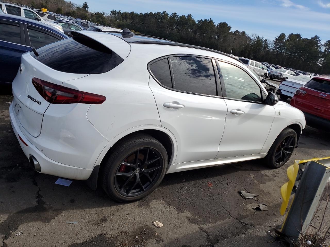 2021 Alfa Romeo Stelvio Ti - Image 3