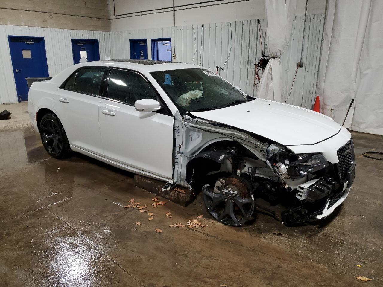2023 Chrysler 300 S - Фото 4