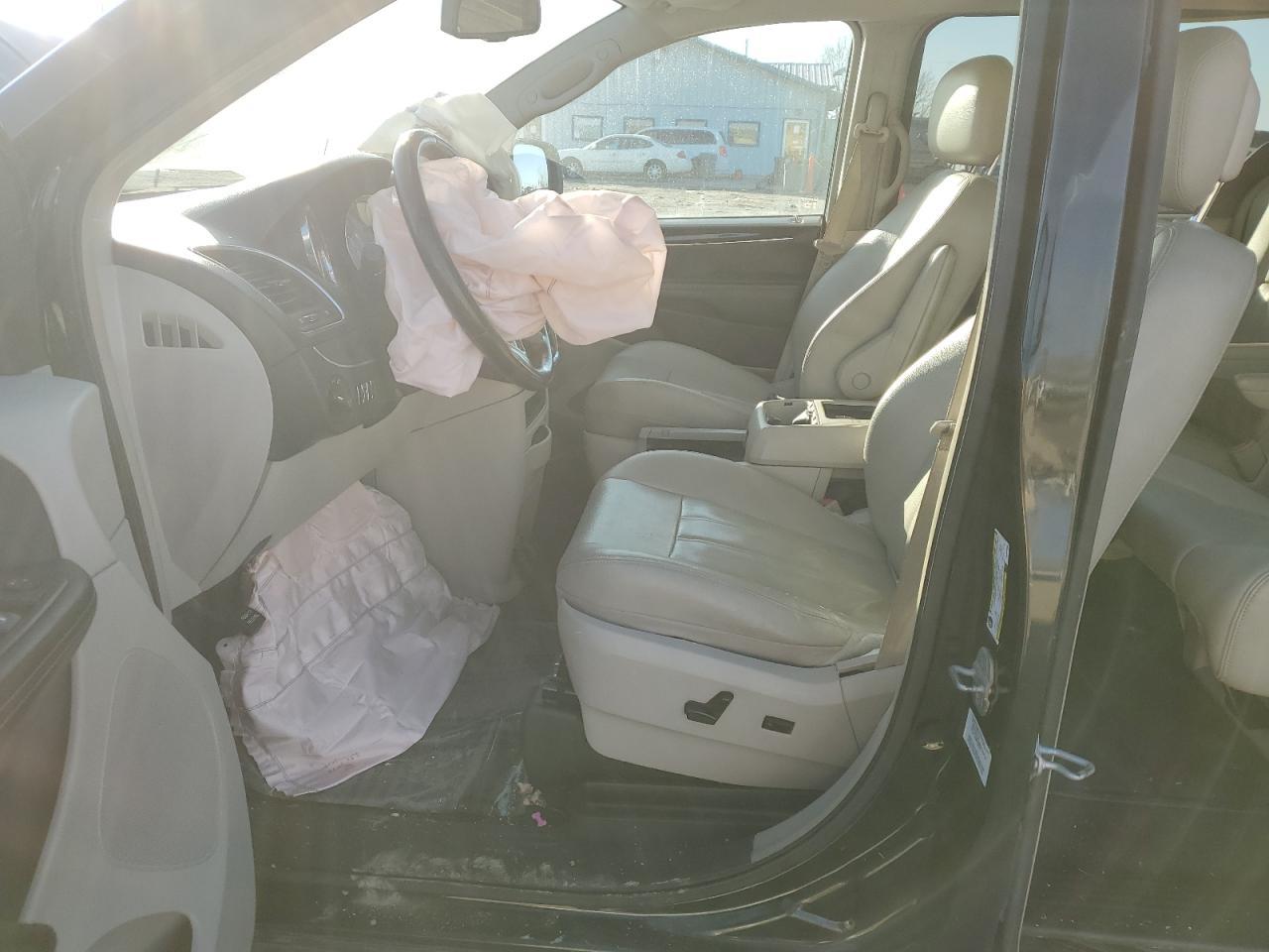 2013 Chrysler Town & Country Touring - Фото 7